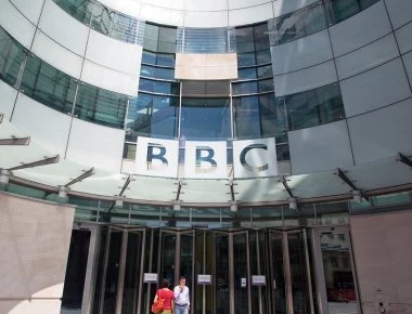 Ξεσπά «πόλεμος» μεταξύ Ρωσίας-Βρετανίας - Δημοσιεύτηκε λίστα 44 δημοσιογράφων του BBC